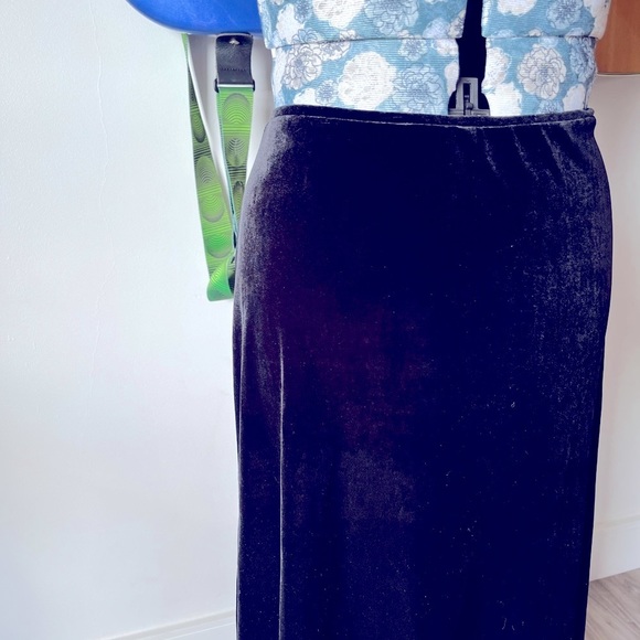 Anne Klein Red Label Stretchy Waistband Black Velvet Midi Skirt Sz Med - Picture 4 of 8